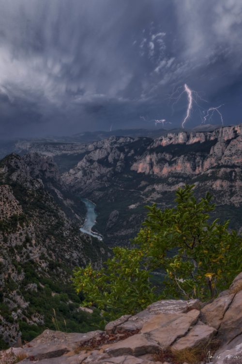 Lightning canyon